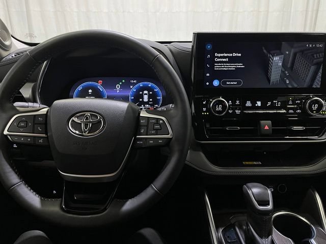 Used 2023 Toyota Highlander Platinum AWD/4WD image 24