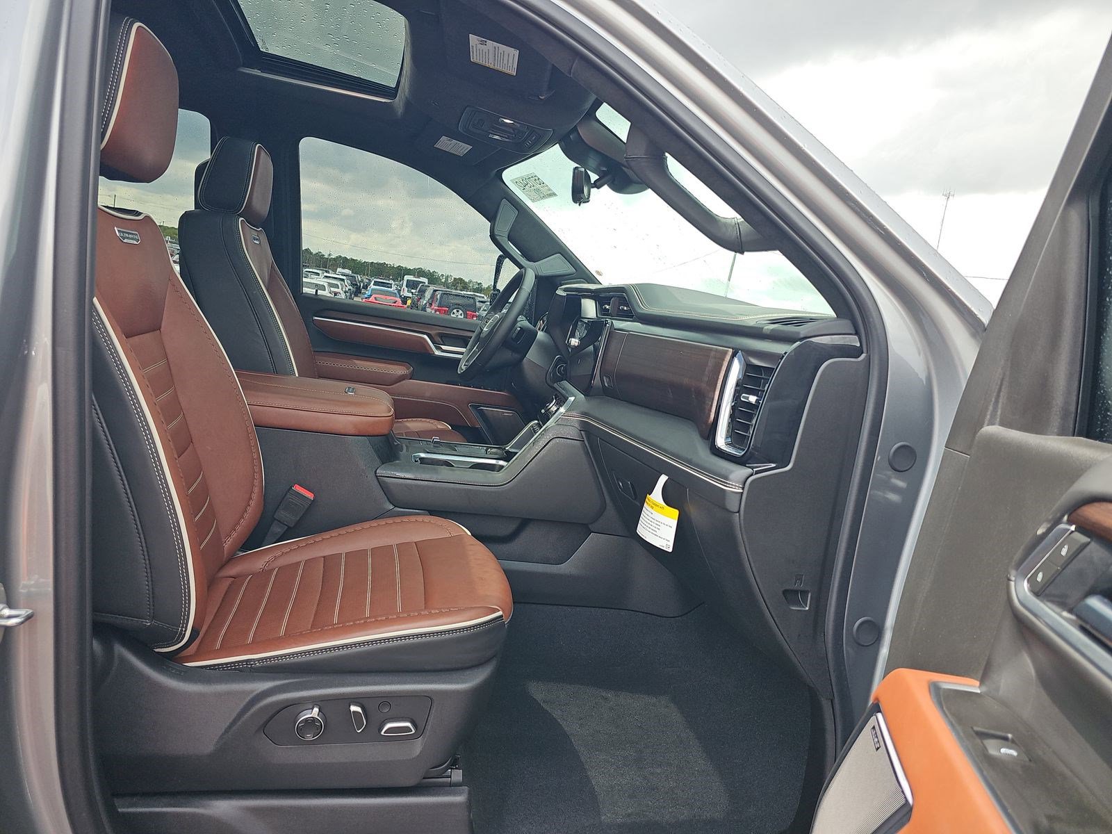 Used 2025 GMC Sierra 2500 Denali Ultimate image 15