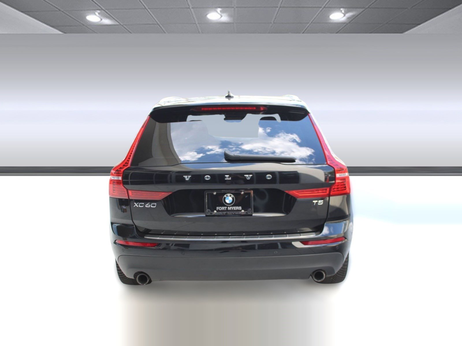 Used 2020 Volvo XC60 T5 Momentum w/ Protection Package Premier image 10