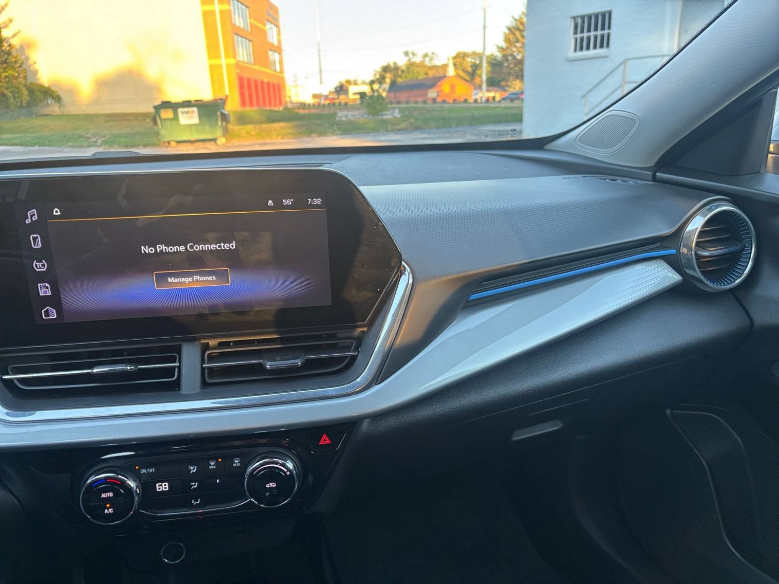 Used 2026 Chevrolet Trax LT FWD image 34