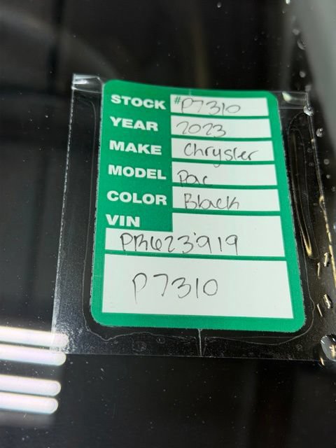 Used 2023 Chrysler Pacifica Touring-L FWD image 23
