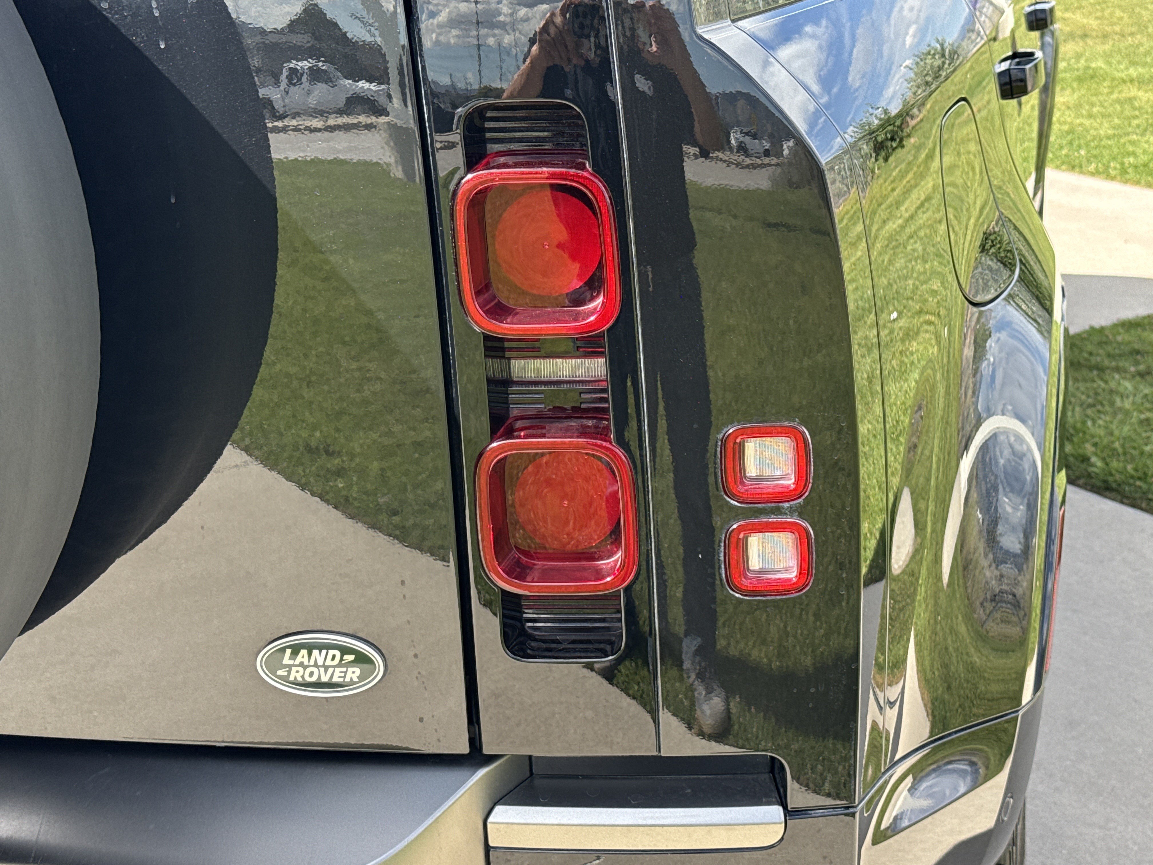 Used 2023 Land Rover Defender 110 X-Dynamic SE AWD/4WD image 11