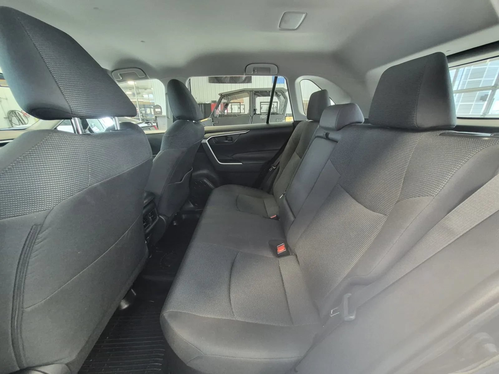 Used 2022 Toyota RAV4 LE AWD/4WD image 12