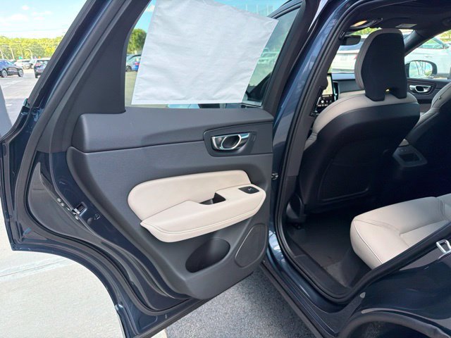 New 2027 Volvo XC60 B5 Core AWD/4WD image 10