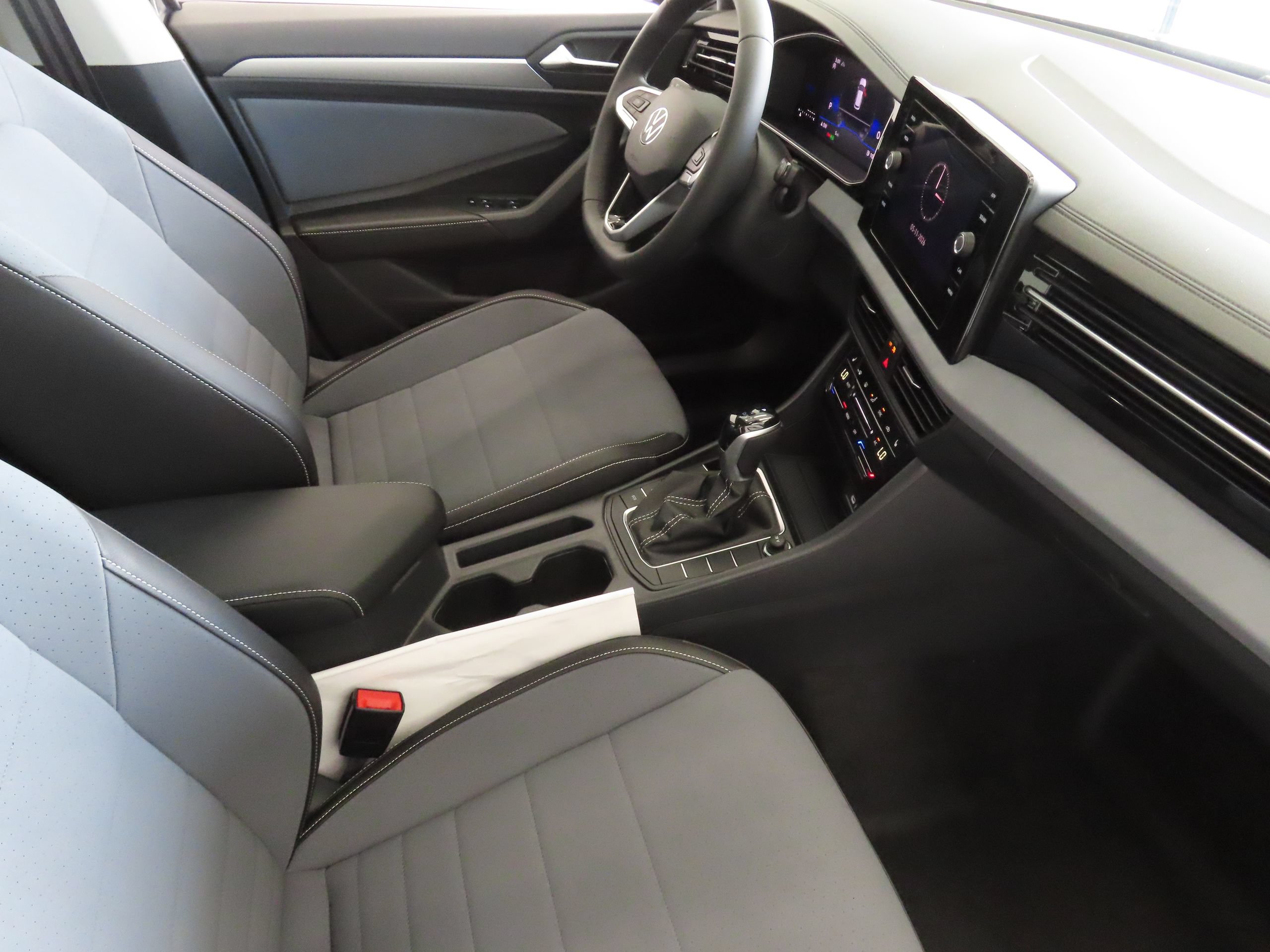 New 2026 Volkswagen Jetta SE FWD image 24