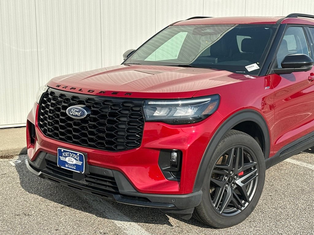 Certified 2025 Ford Explorer ST-Line w/ Premium Package AWD/4WD image 2