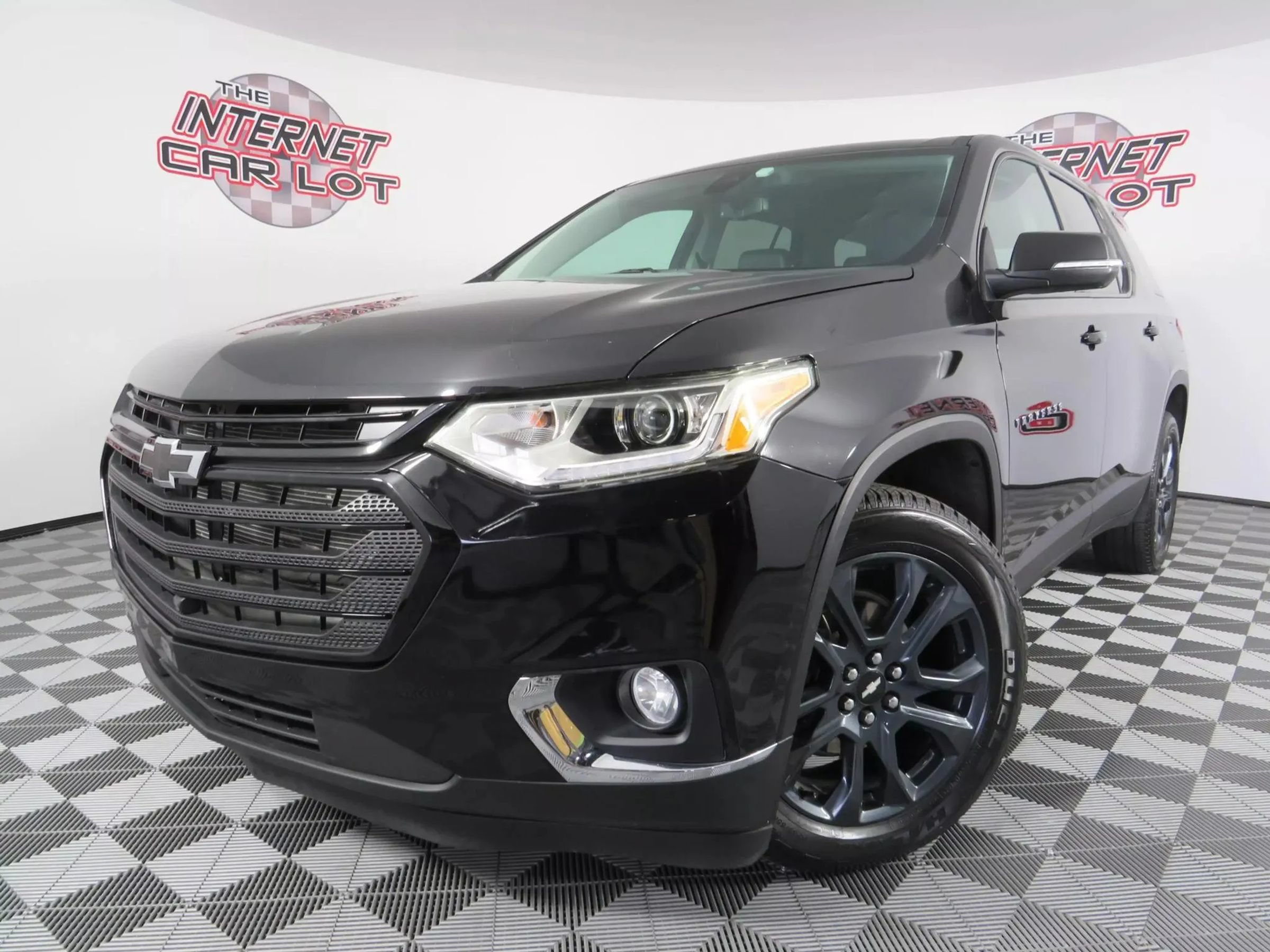 Used 2021 Chevrolet Traverse RS FWD image 1