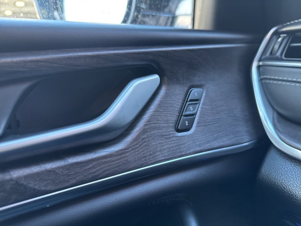 Used 2023 Jeep Grand Cherokee Overland image 22