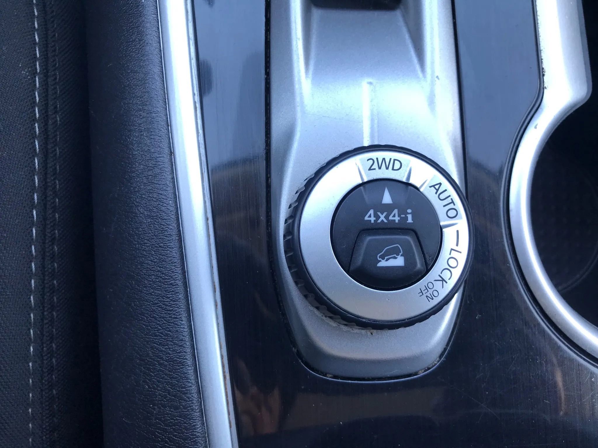 Used 2020 Nissan Pathfinder S image 28