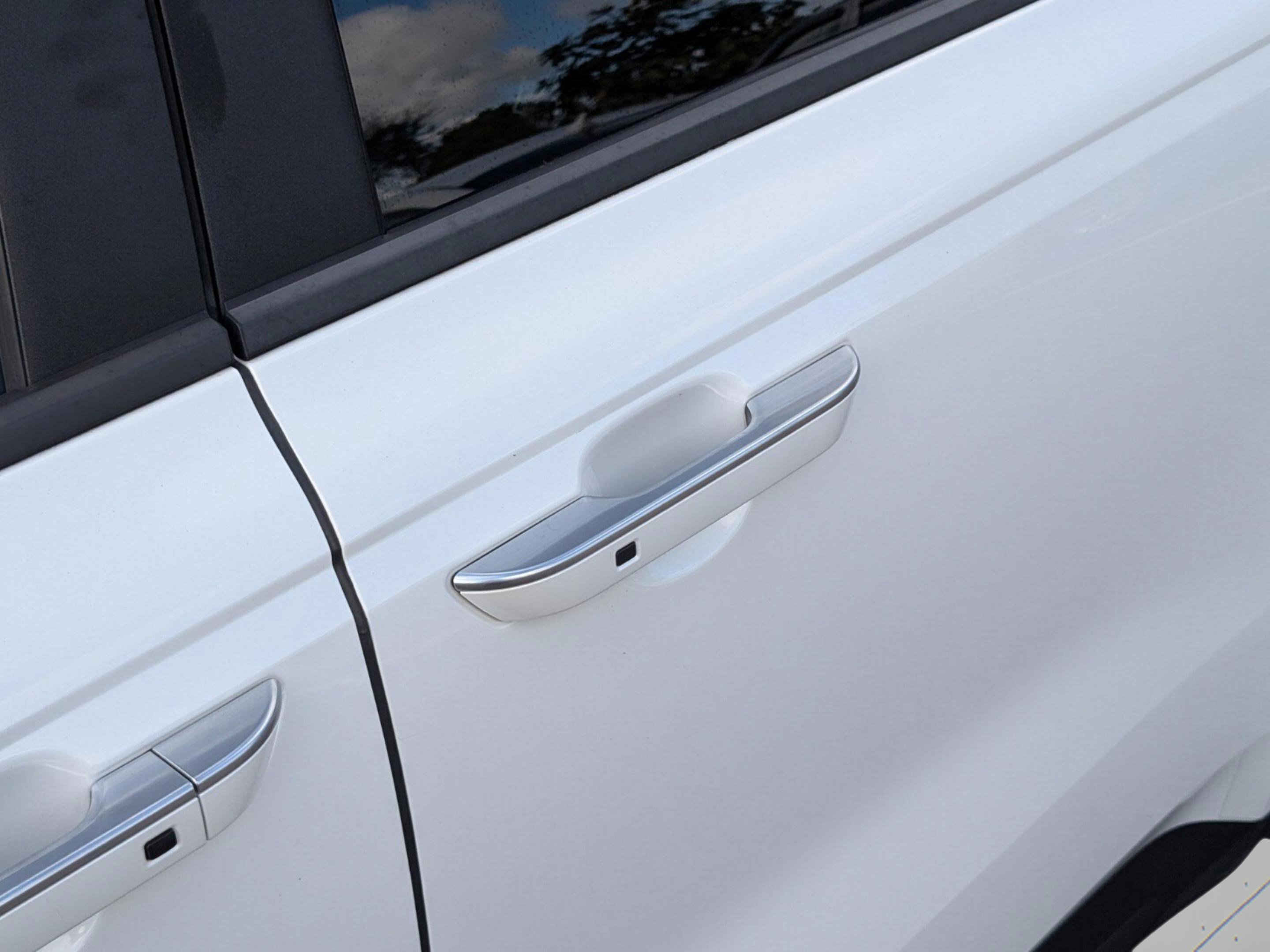 Certified 2024 Kia Carnival LX image 17