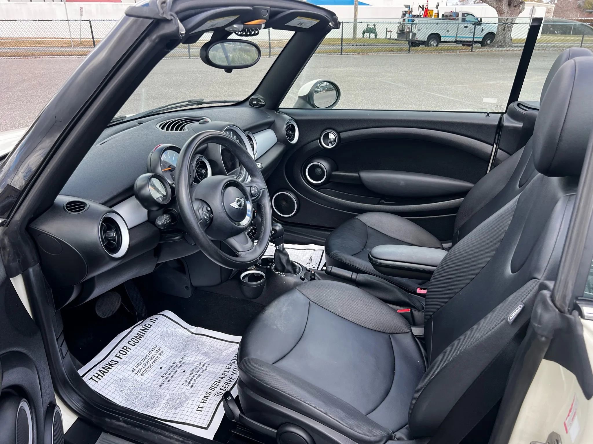 Used 2015 MINI Cooper Convertible image 9