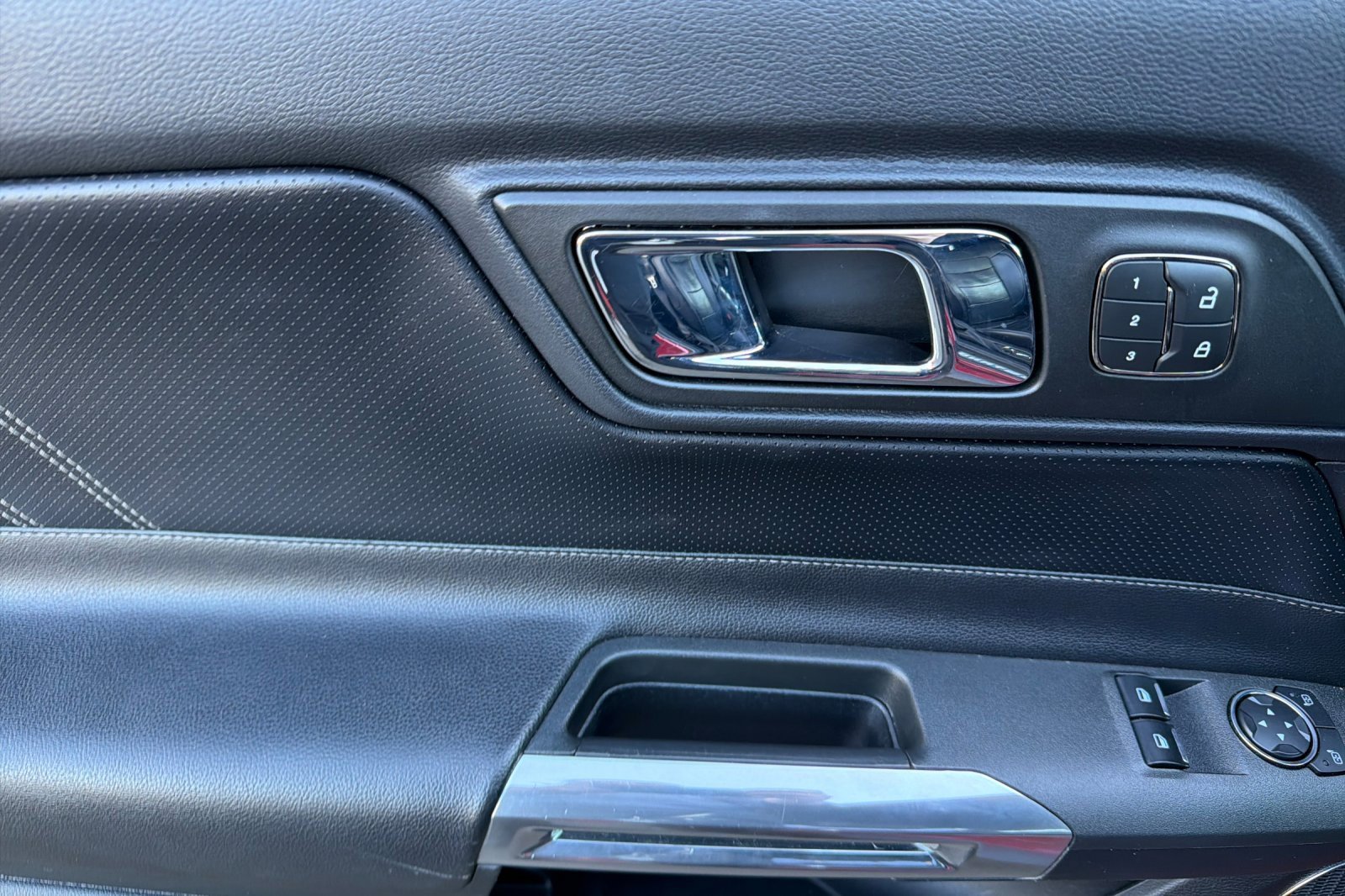 Used 2016 Ford Mustang GT Premium w/ Equipment Group 401A image 11