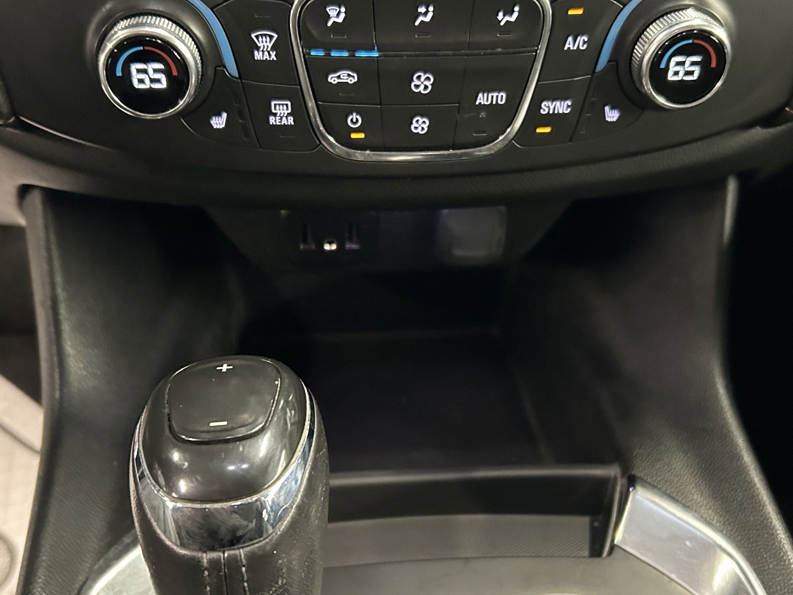 Used 2020 Chevrolet Traverse LT image 33