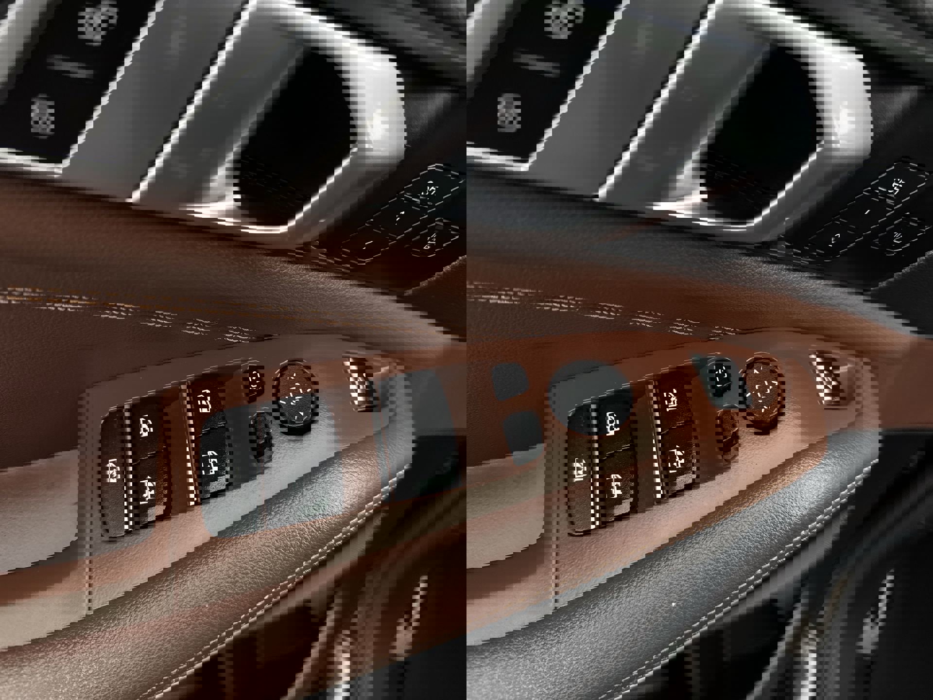 Used 2022 BMW X5 M50i w/ Executive Package image 24