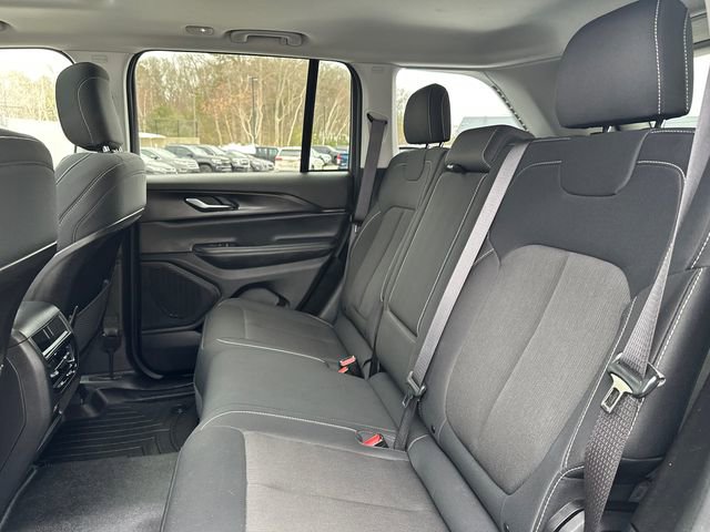 Used 2023 Jeep Grand Cherokee Laredo w/ Luxury Tech Group I image 19