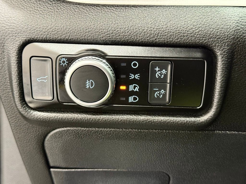 Used 2022 Ford Explorer XLT w/ Equipment Group 202A image 35