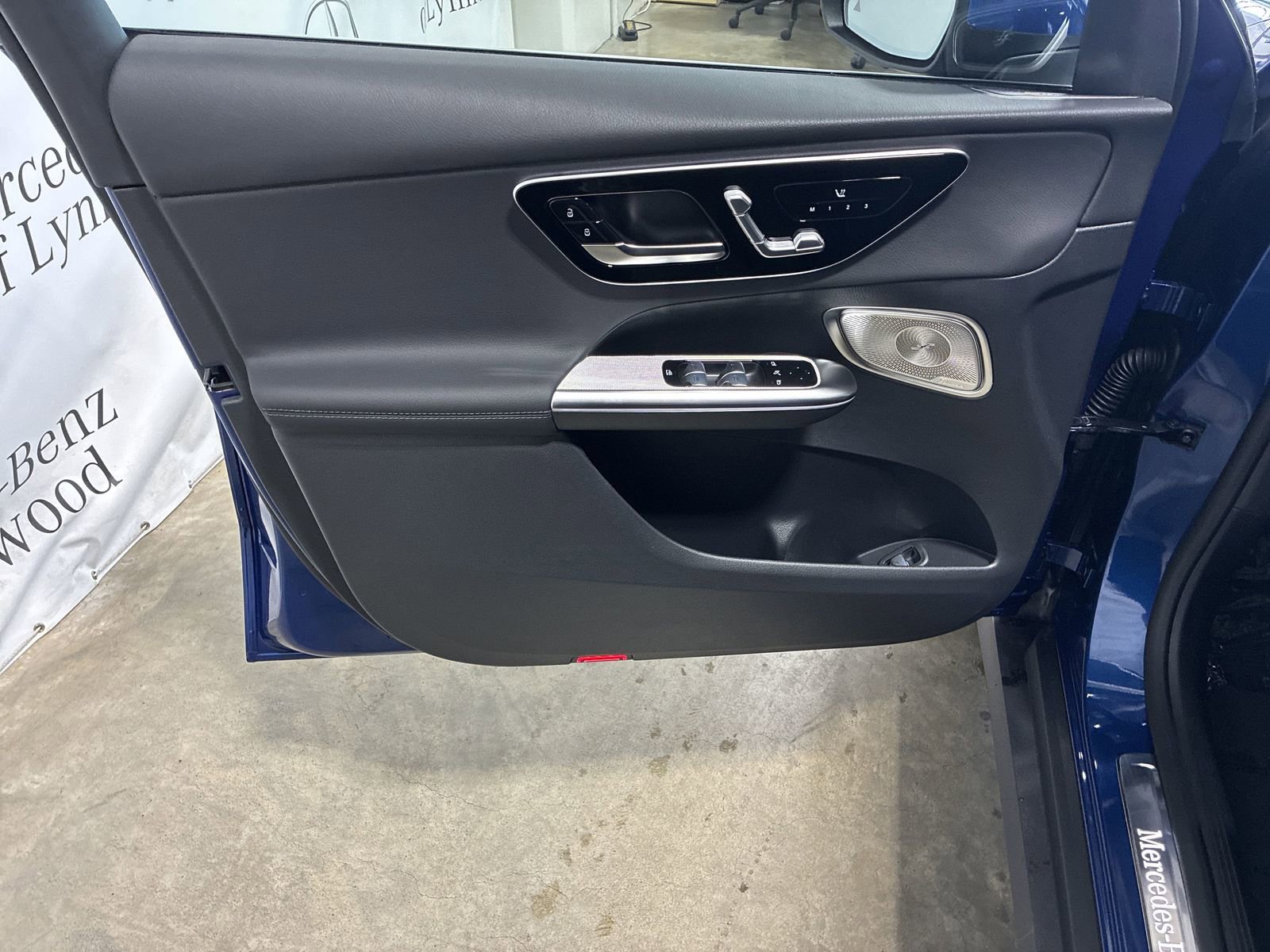 New 2025 Mercedes-Benz GLC 300 4MATIC image 8