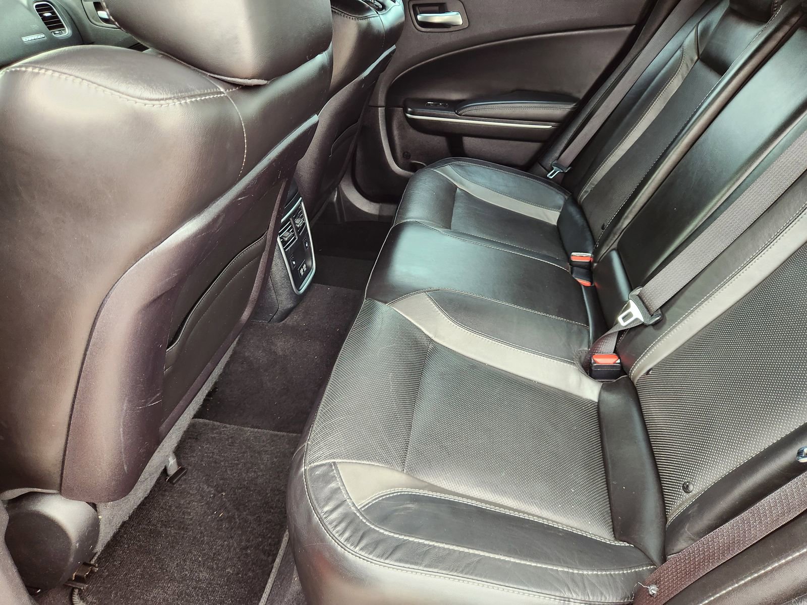 Used 2019 Dodge Charger SXT w/ Leather Interior Group RWD image 29