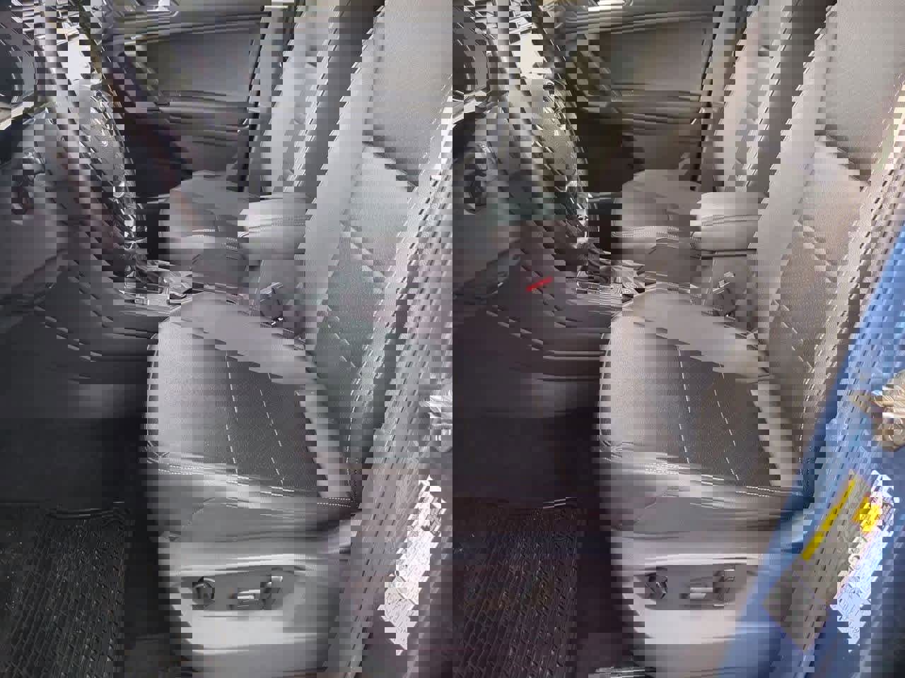 Used 2019 Volkswagen Tiguan SE w/ Panoramic Sunroof Package image 15