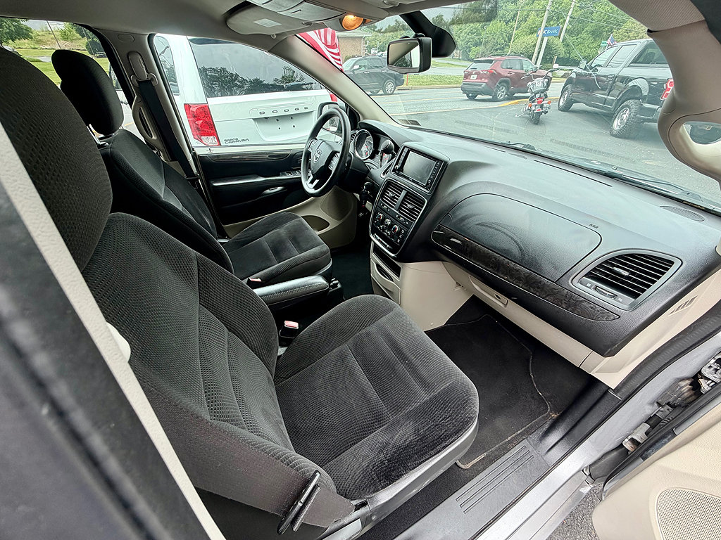 Used 2019 Dodge Grand Caravan SE w/ UConnect Hands-Free Group FWD image 10