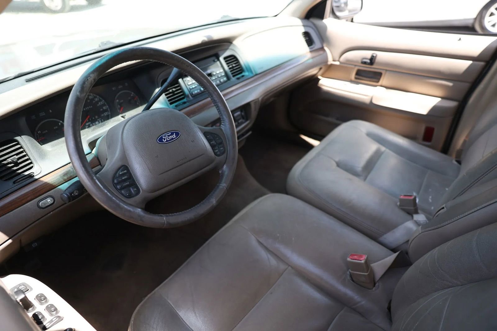 Used 2004 Ford Crown Victoria LX RWD image 12