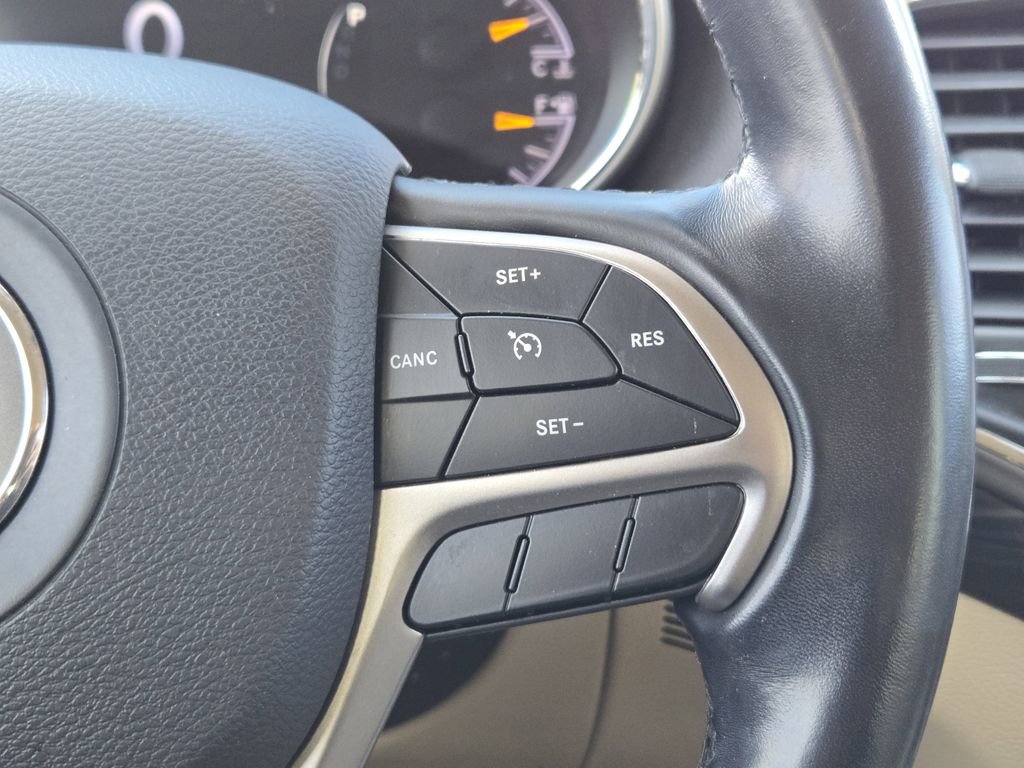 Used 2020 Jeep Grand Cherokee Laredo image 24