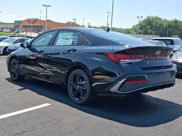 New 2026 Hyundai Elantra SEL Sport FWD image 3