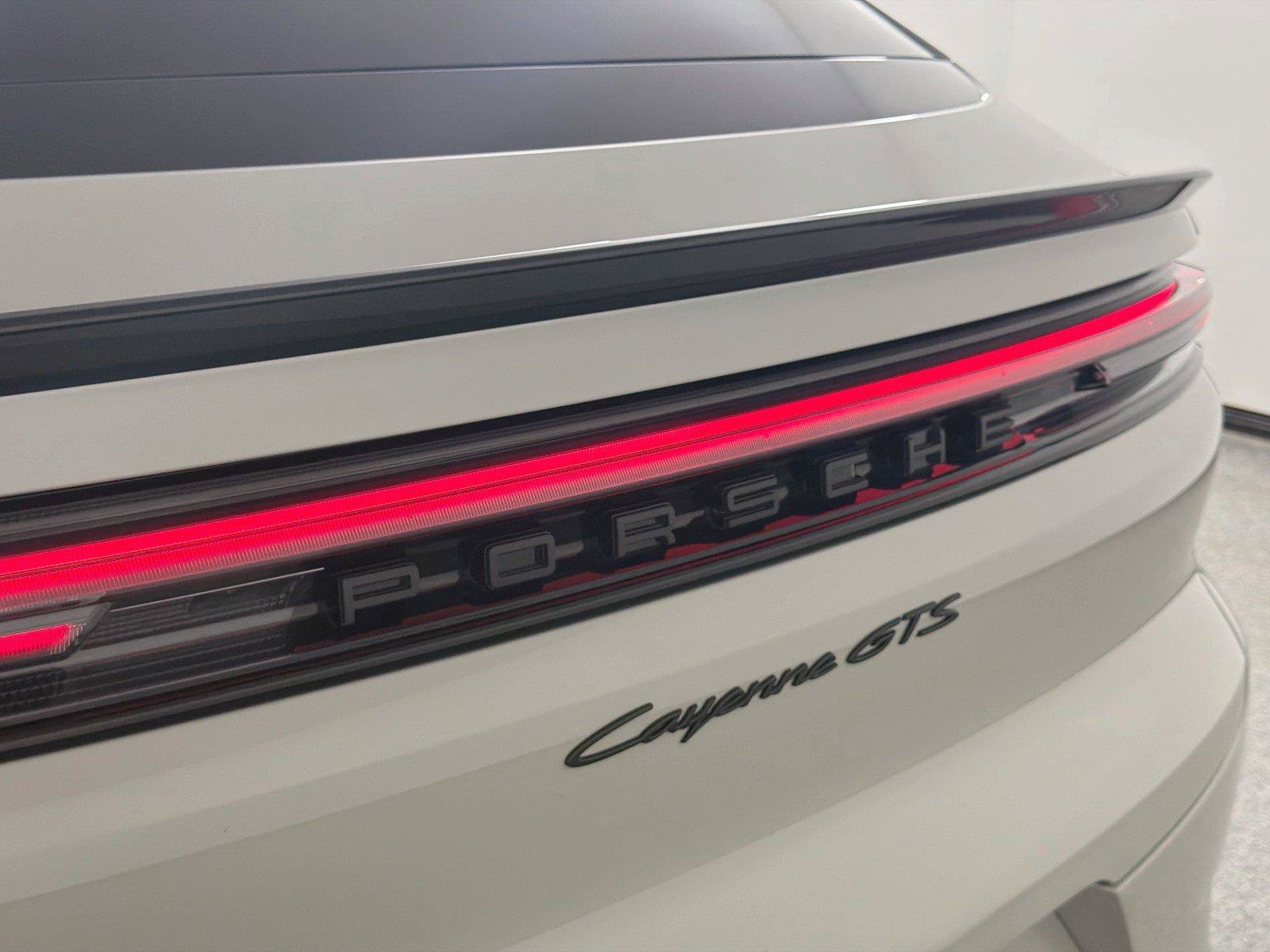 Used 2026 Porsche Cayenne GTS AWD/4WD image 17