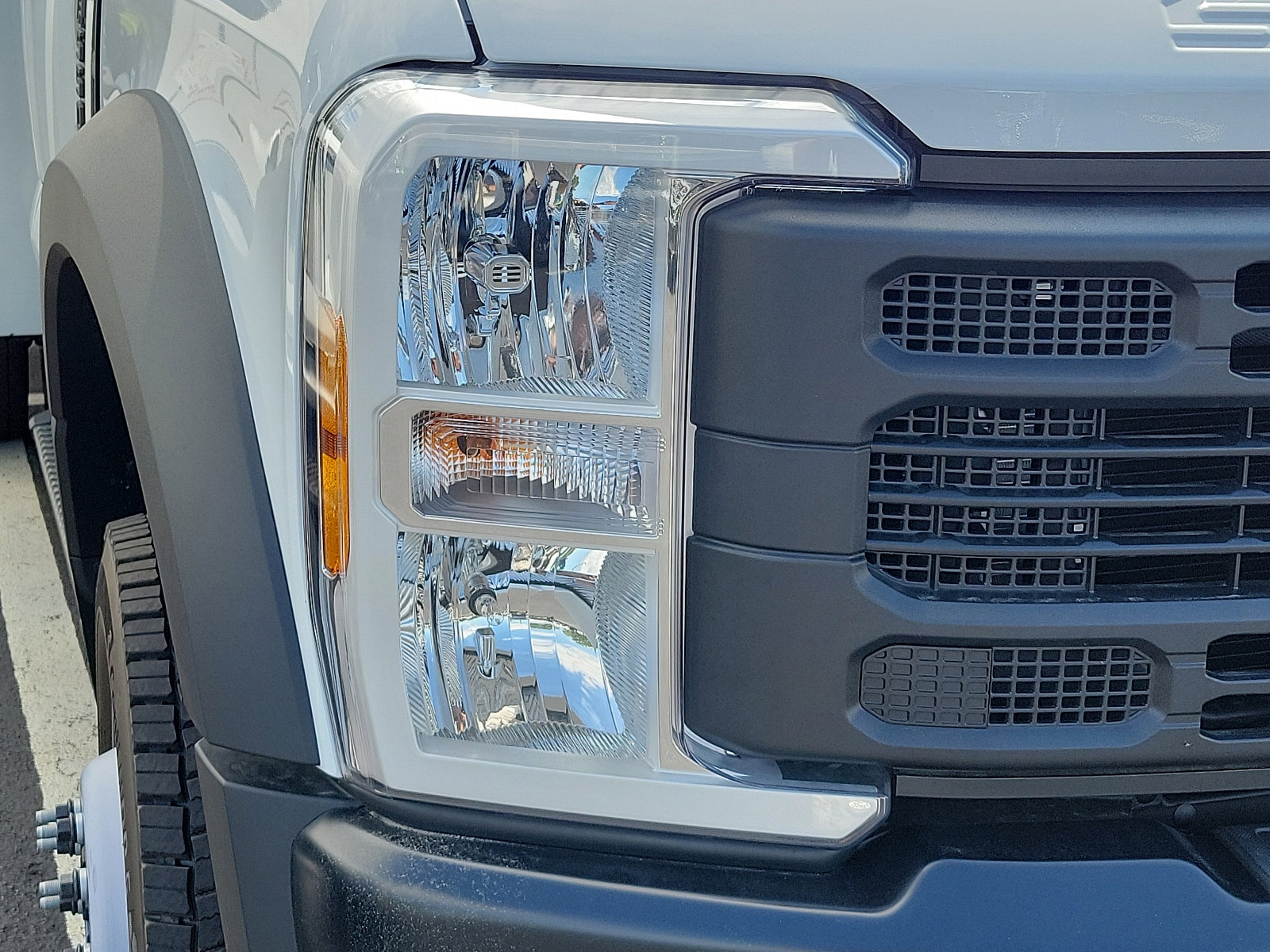 Used 2024 Ford F550 4x4 Regular Cab Super Duty image 8