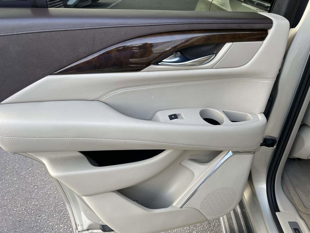 Used 2016 Cadillac Escalade Premium image 18