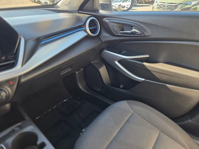 Used 2025 Chevrolet Trax LS image 32