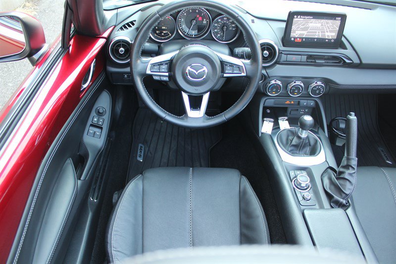 Used 2022 MAZDA MX-5 Miata Grand Touring RWD image 2