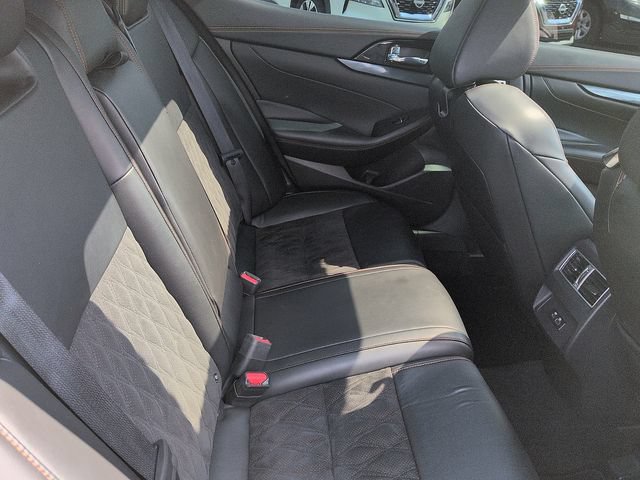 Used 2023 Nissan Maxima SR w/ Sport Mat Group FWD image 11