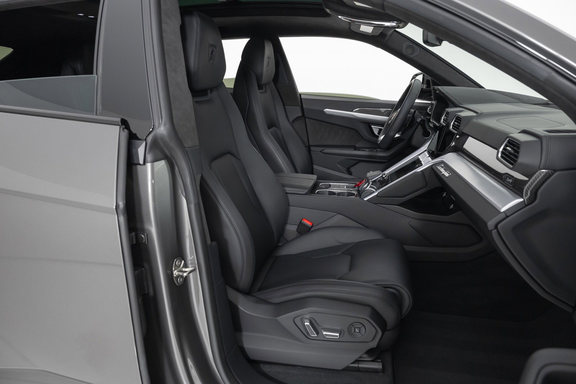 Used 2021 Lamborghini Urus AWD/4WD image 27
