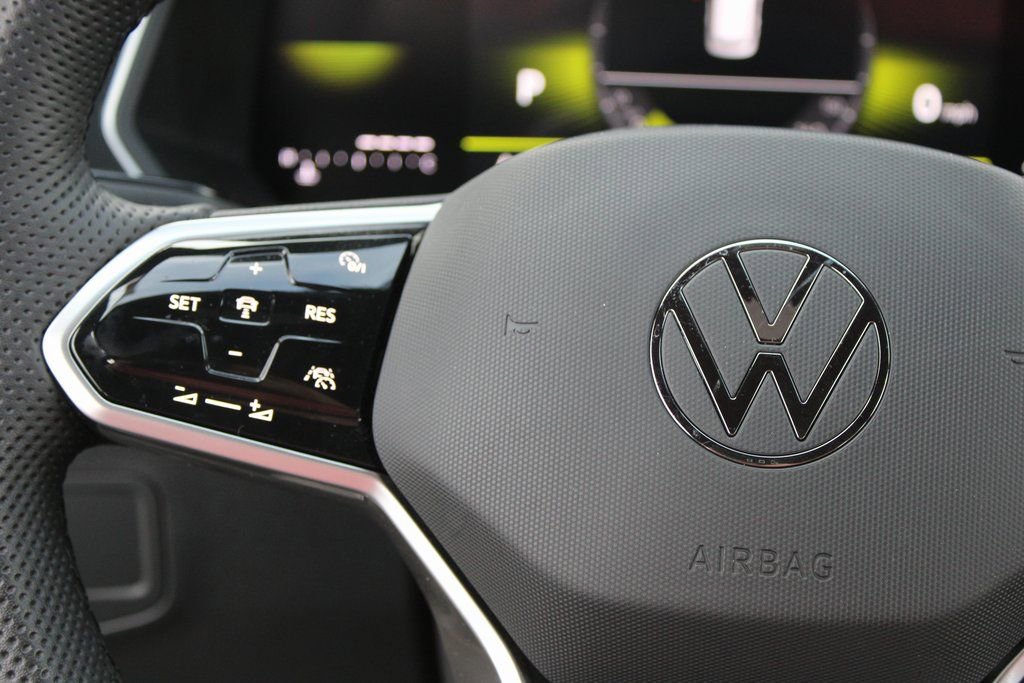 Certified 2024 Volkswagen Tiguan SE R-Line AWD/4WD image 12