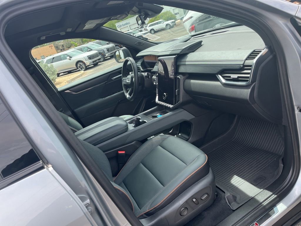 Used 2024 GMC Acadia AT4 AWD/4WD image 16