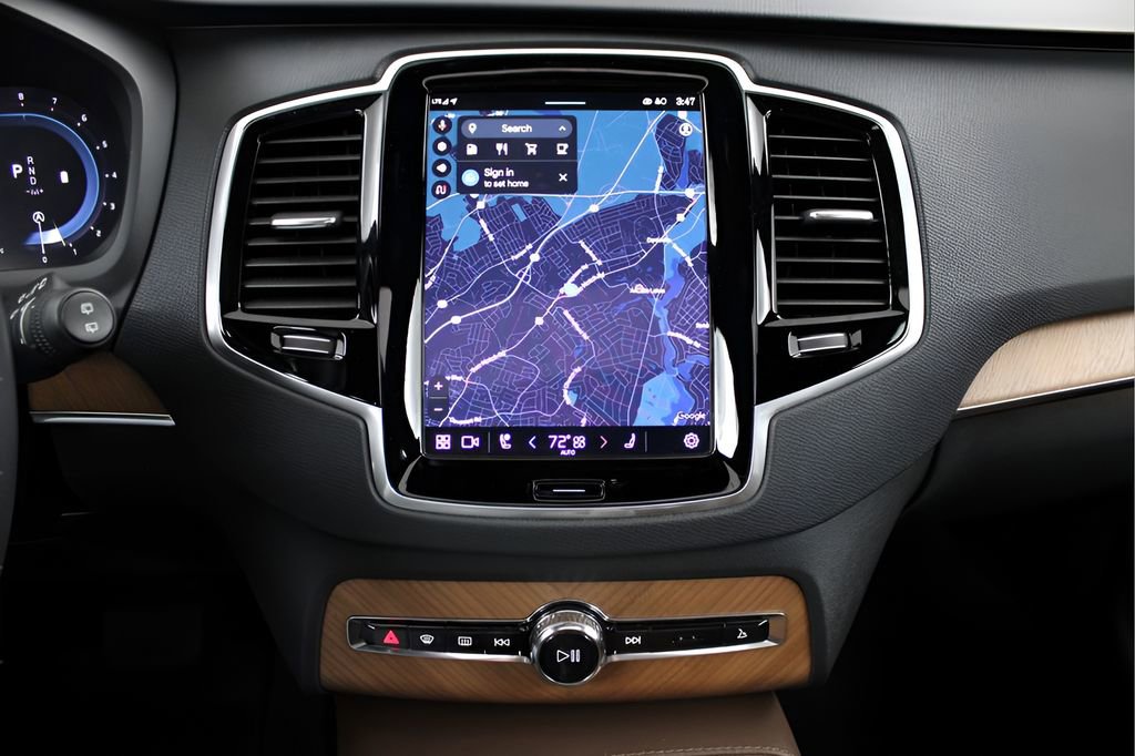 Used 2023 Volvo XC90 B5 Plus w/ Protection Package Premier image 34