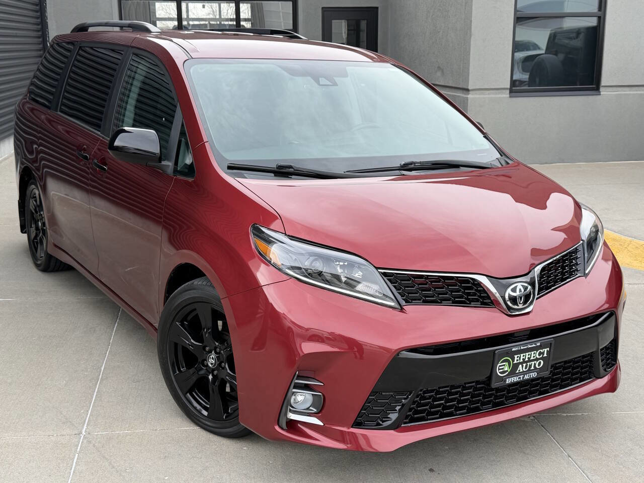 Used 2020 Toyota Sienna SE FWD image 6