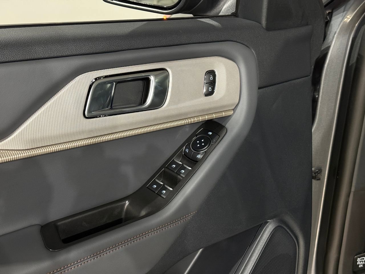 New 2026 Ford Explorer Active w/ Active Comfort Package image 18