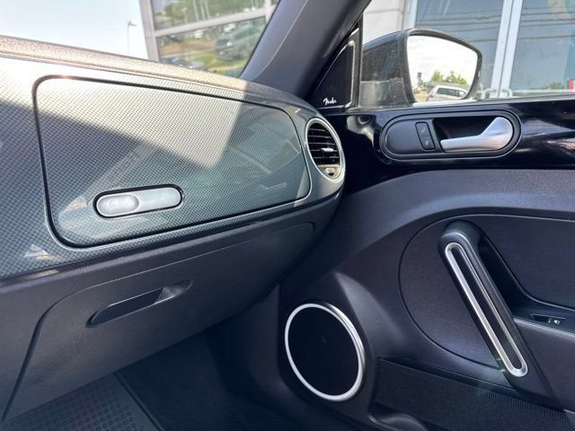 Used 2013 Volkswagen Beetle 2.0T FWD image 15