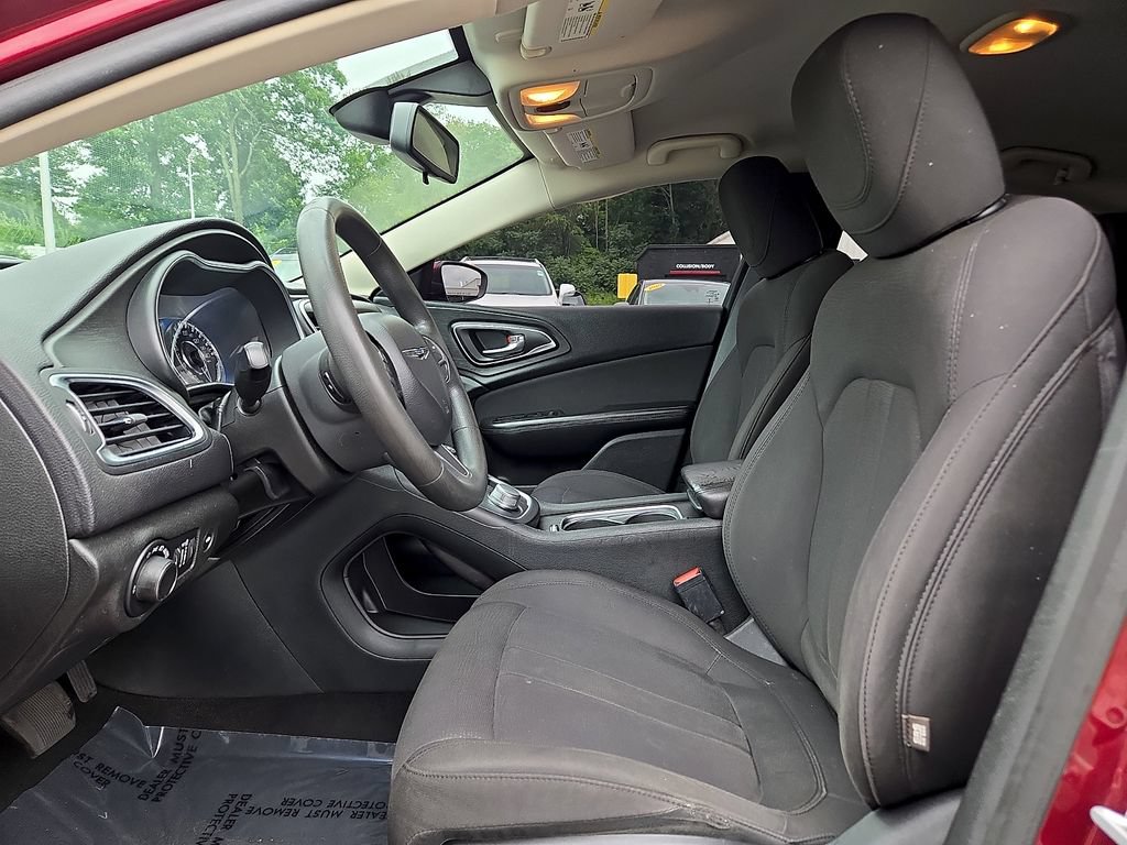 Used 2015 Chrysler 200 Limited FWD image 18