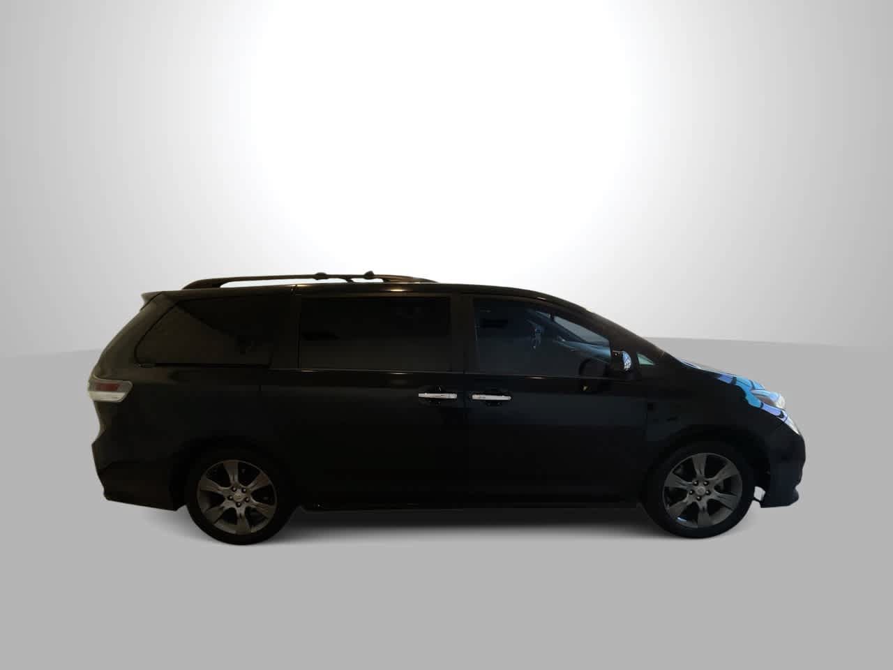 Used 2015 Toyota Sienna SE FWD image 9