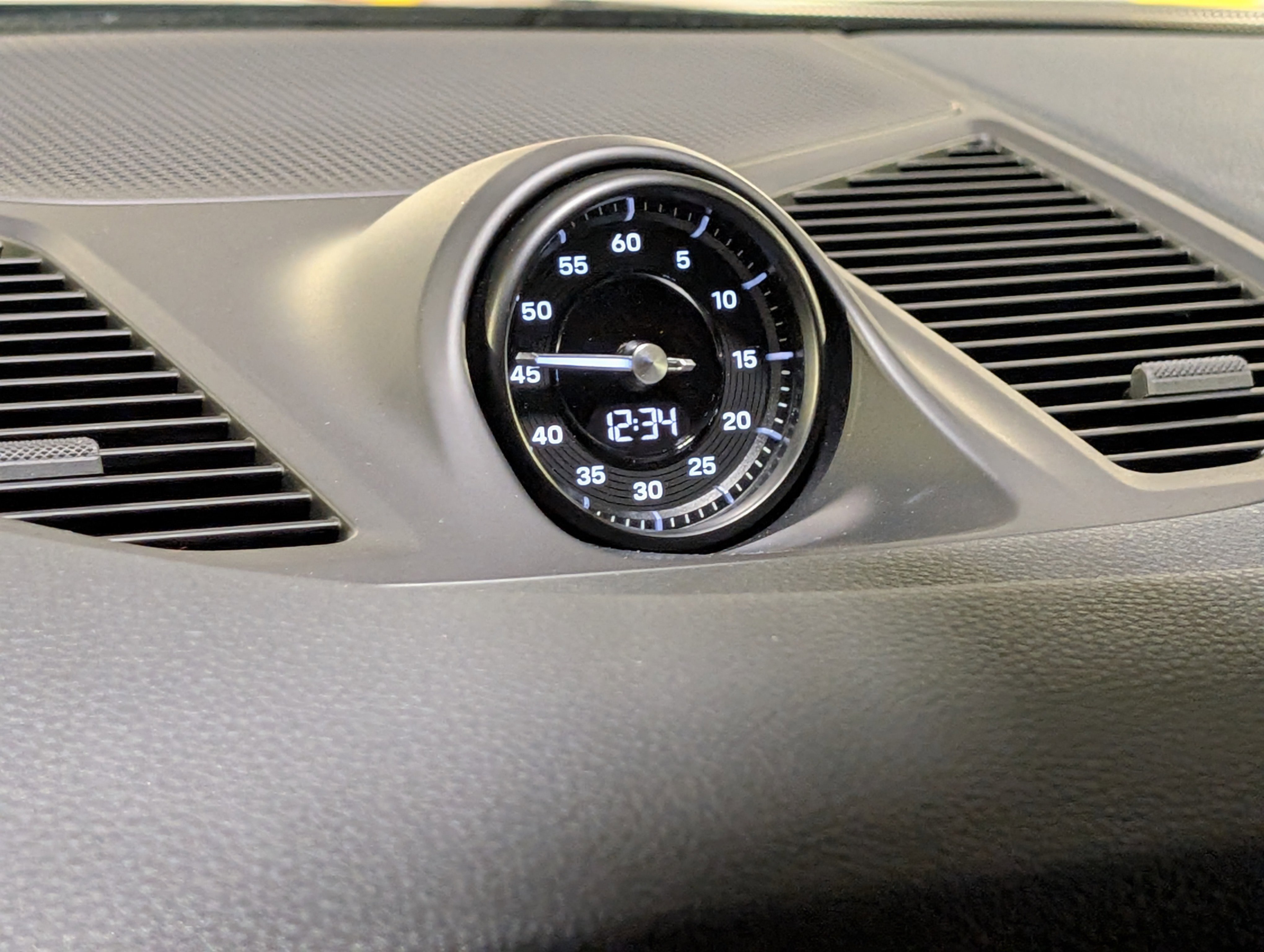 Certified 2024 Porsche Cayenne Coupe image 32