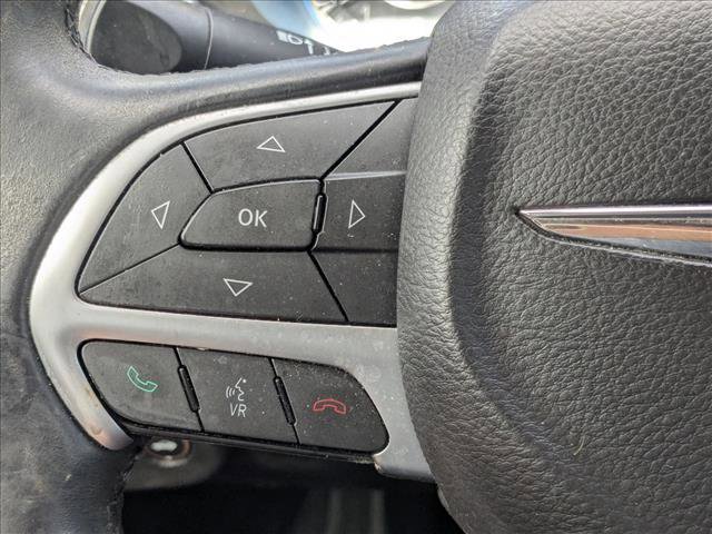 Used 2015 Chrysler 200 Limited w/ Convenience Group FWD image 4