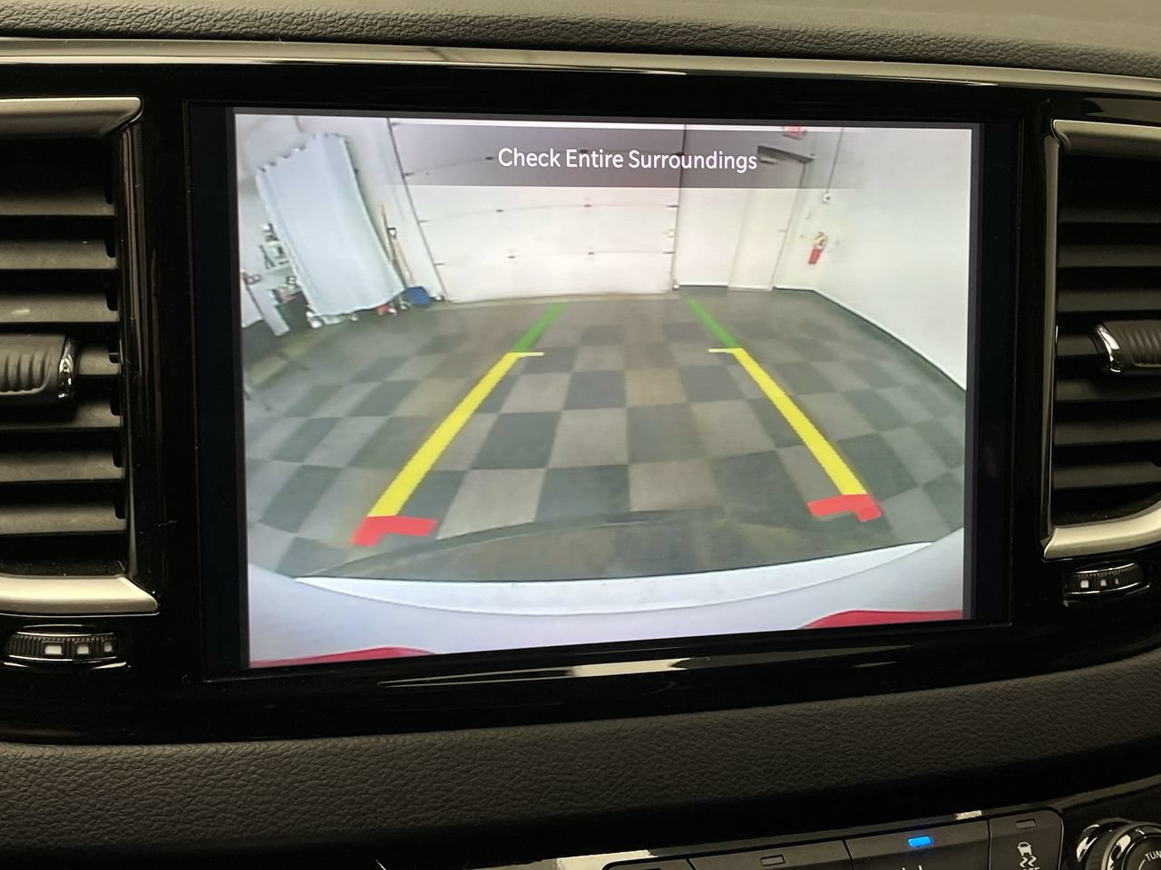 Used 2024 Chrysler Pacifica Touring-L FWD image 5