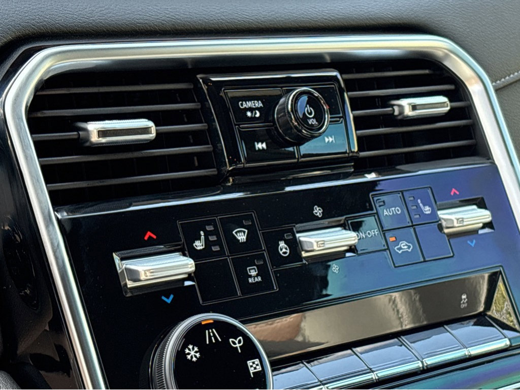 New 2026 Nissan Armada SL w/ Captain's Chari Seat Package image 7