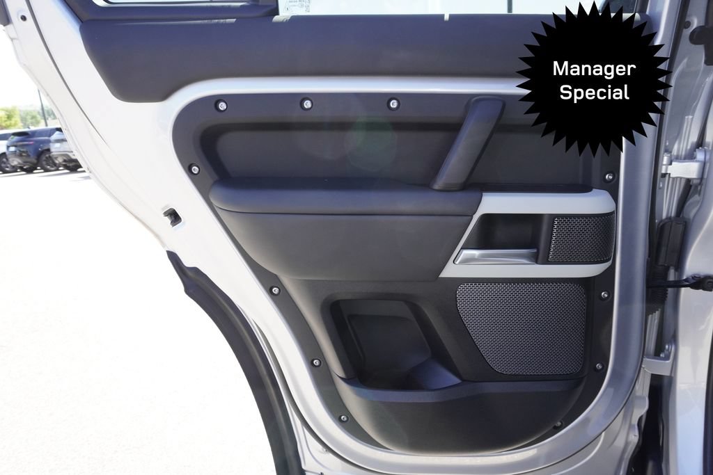 Used 2024 Land Rover Defender 110 SE AWD/4WD image 28