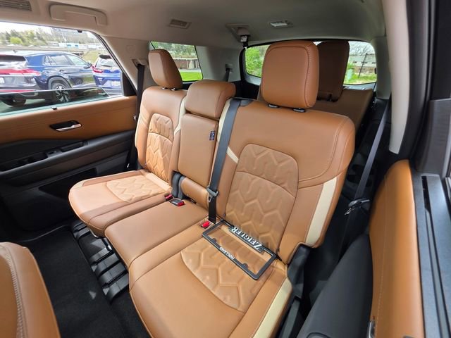 New 2026 Nissan Pathfinder Platinum AWD/4WD image 25