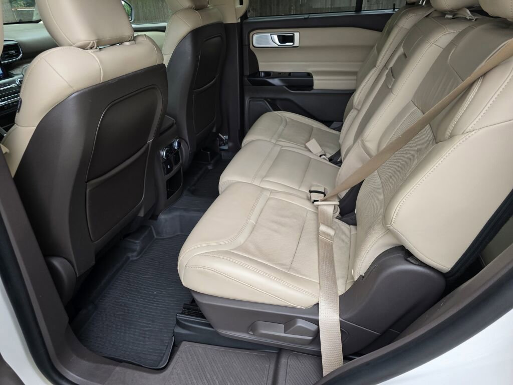Used 2020 Ford Explorer Platinum w/ Premium Technology Package image 19