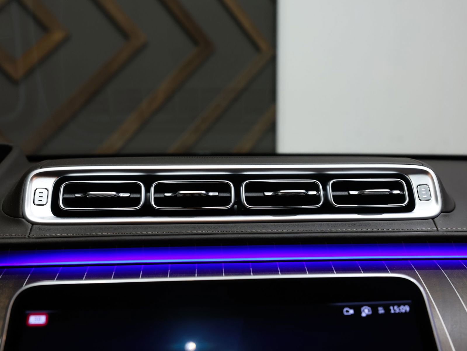 Used 2024 Mercedes-Benz Maybach S 580 4MATIC image 38